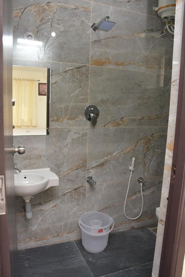 Arihanth Inn Веллуру Экстерьер фото